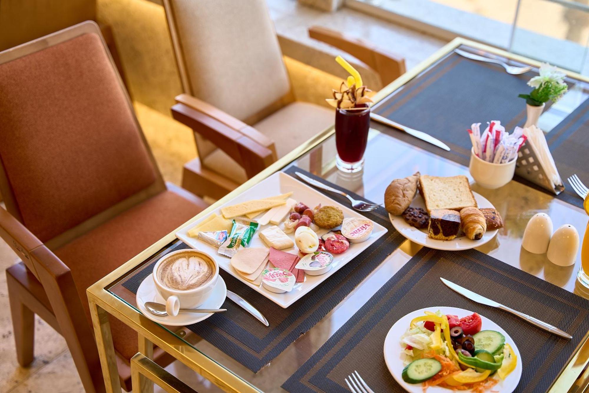 Pyramids Plateau Hotel Kafret el-Gabal Zewnętrze zdjęcie